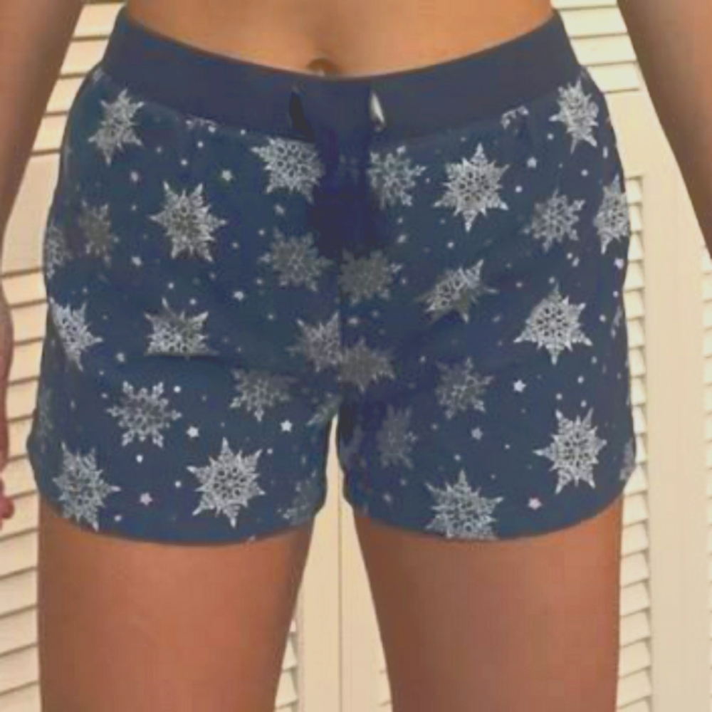 Nautica Blue Pajama shorts with snowflakes 3/$15 - Picture 4 of 4